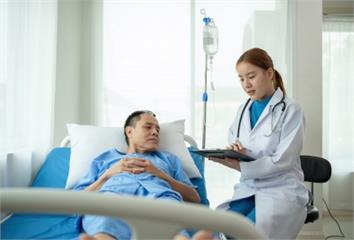 癌末患者拒吃拒喝求死 醫曝「最後轉變」：平靜離世...