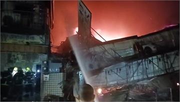台南東區小吃店「五村燕餃」竄大火 大批警消救援