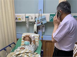 92歲父摔車掛彩 柯文哲焦急赴醫院探視