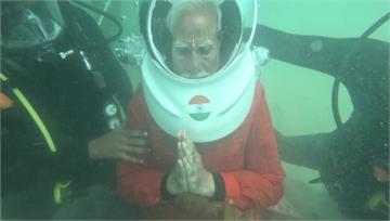 祈禱國泰民安　印度總理莫迪出海「潛水祈福」