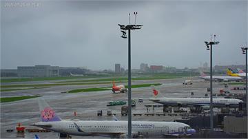 香港航空落地桃機後滑錯航道！與海南航空「頭對頭」...