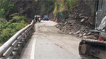 南橫公路新武路段今晨坍方！ 雙向道路「一度中斷」...