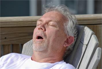 睡眠呼吸中止症怎麼治？ 「打呼＋白天嗜睡」別輕忽