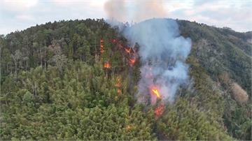 古坑石壁飯店後方山林火警延燒至今 出動直升機灑水...