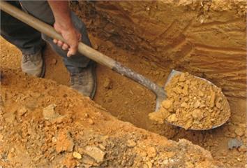 鏟子超人炎夏救災忙　中醫師教你防中暑、解痠痛保健...