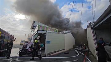 花蓮市區驚傳火警 鐵皮加蓋平房起火、延燒相連民宅