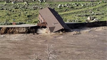 暴雨肆虐多處淹水坍方 美國黃石公園緊急封閉