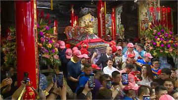 藍綠白大咖齊聚大甲媽起駕 韓國瑜、盧秀燕共同扶轎