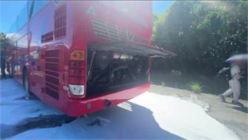 載40韓客遊覽車隧道冒濃煙 駕駛急停路肩疏散