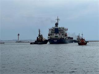 烏國運糧船駛離奧德薩港 載2.6萬噸玉米啟航