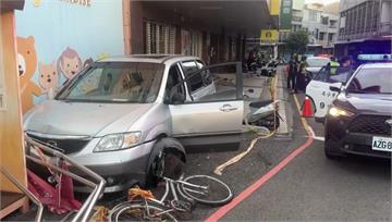 台南玉井農會前「車輛暴衝」撞行人！  男搶救仍宣...