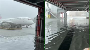 松機遭雨襲 跑道、停機坪水淹腳踝高