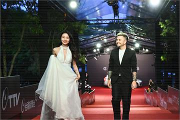 金曲36／走出低潮！ 陳忻玥深V典雅禮服紅毯超搶...