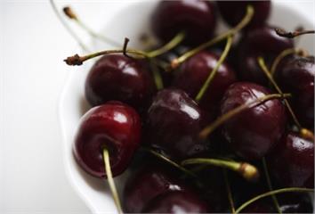 櫻桃助眠、降尿酸又護心！營養師：「這樣吃」最有效...