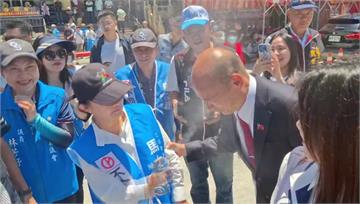 不甩粉底液流言！ 燕子備「秘密武器」幫禿子防曬