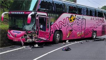 宜蘭台七丙嚴重車禍 轎車、撞遊覽車對撞釀6傷！
