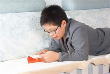 孩子近視度數狂飆？醫揭「3大惡化高峰」 黃金逆轉期這時候搶救最有效