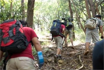登山隔天腳跟痛爆？中醫教按「3穴位」舒緩足底筋膜...