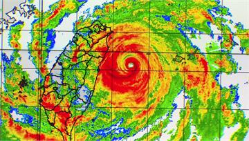 凱米颱風現「雙眼牆」 氣象粉專：8年來首個登陸強...