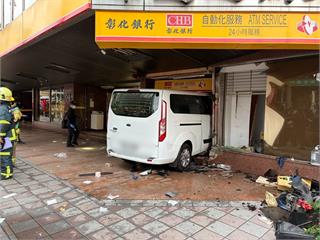 採訪車衝撞銀行釀10人傷 三立電視台發聲：將盡最大誠意負責