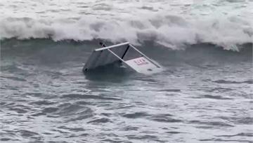 台東漁船遇浪襲翻覆 船主2小時尋獲送醫不治