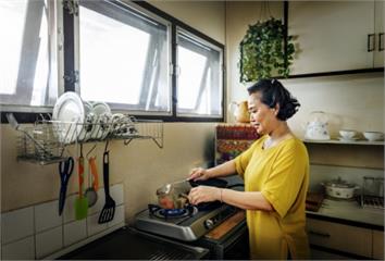 做菜不只是填飽肚子！烹飪過程活化大腦 可能有助降...