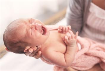 每10位新生兒就有一個早產兒  醫學中心組新生兒...