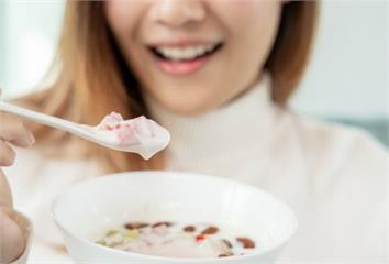 深夜嘴饞怎麼吃才健康？營養師推薦6款低負擔宵夜，...