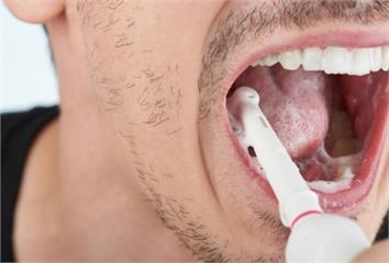 美牙醫學會列「8個刷牙方式」等於白刷！  飯後立...
