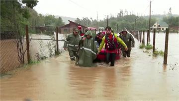 智利豪雨釀災撤數百人！房屋滾落山坡、河川氾濫淹水...