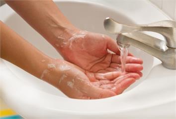 富貴手洗手洗到乾裂、脫皮怎辦？醫揭「關鍵4習慣」...