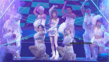 王心凌北小巨蛋開唱！ 7套女神造型亮相「紅禮服襯...