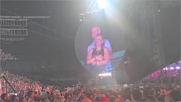 Coldplay演唱會意外抓包婚外情 已婚執行長...