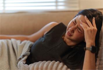 家人突然倒下是「中風or腦出血」？醫教「FAST...