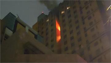 台中社區大樓深夜火警 22樓陽台「陷火海」