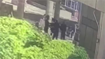 男誤以為老翁挑釁出手毆 路人勸架反成「出氣筒」