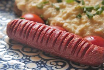 夜市爆紅「澱粉腸」其實不是肉？營養師揭成分 小心吃進致癌風險