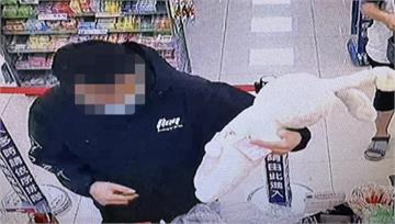男為抽大獎出奧步！靠光照抱走超商「妮妮的兔子」2...