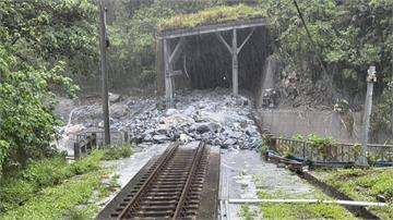 強降雨「土石淹沒軌面」北迴線雙向中斷 加開列車、...