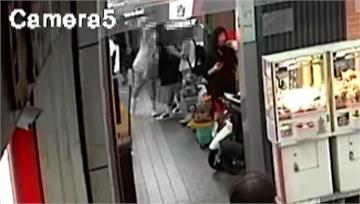 疑不滿公車上被糾正「大聲」 14歲學弟拿店家剪刀狠刺17歲學長頸部