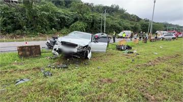 新北轎車逆撞8汽機車 釀3人重傷、3人輕傷