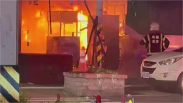 中壢環東市場大火！爆炸聲頻傳黑煙狂竄 急疏散逾6...