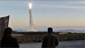 金正恩親視察北韓試射中程極音速戰略飛彈 宣稱「首度導入AI技術」