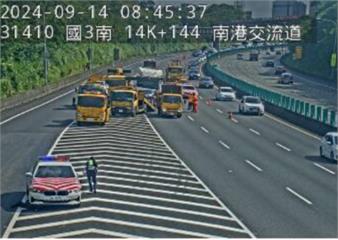 國3南下南港路段6車追撞 車流回堵紫爆