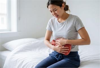 不是普通肌瘤！醫揭「子宮體肉瘤6大症狀」 便祕、...