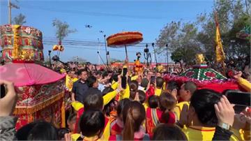 回鑾最後一哩路！白沙屯媽祖換乘八抬大轎 萬人空巷...