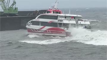 海況不佳船狂晃如坐「海盜船」!  民眾綠島回富岡...