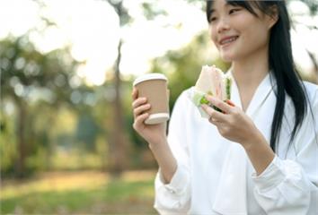 「3種健康早餐」恐害血糖衝太快！水果上榜了  專...