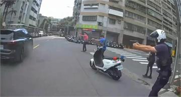 土城毒蟲拒檢衝撞「2警傷」 警開16槍圍捕畫面曝
