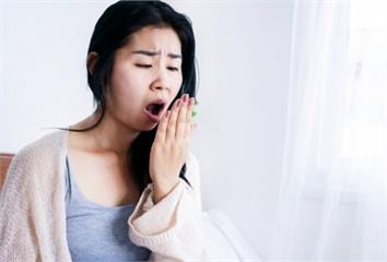 口臭刷牙就好？最大兇手其實是它 網：真的差很多